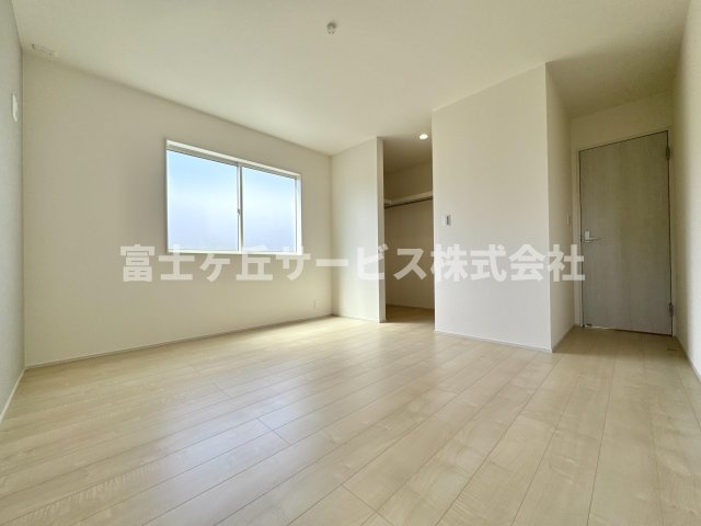 落ち着いて過ごせる寝室です