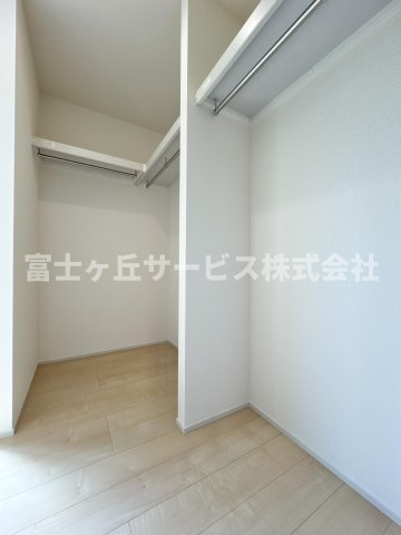 収納豊富なウォークインクローゼット