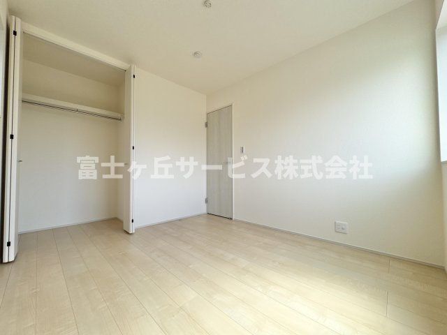 収納もある洋室です