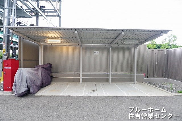屋根付きの駐輪場です！
