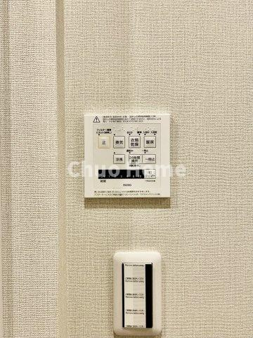 【浴室乾燥機】暖房・冷風・換気・乾燥が可能です。毎日を快適に過ごせるうれしい機能が揃っています。雨の日の洗濯物も安心です。