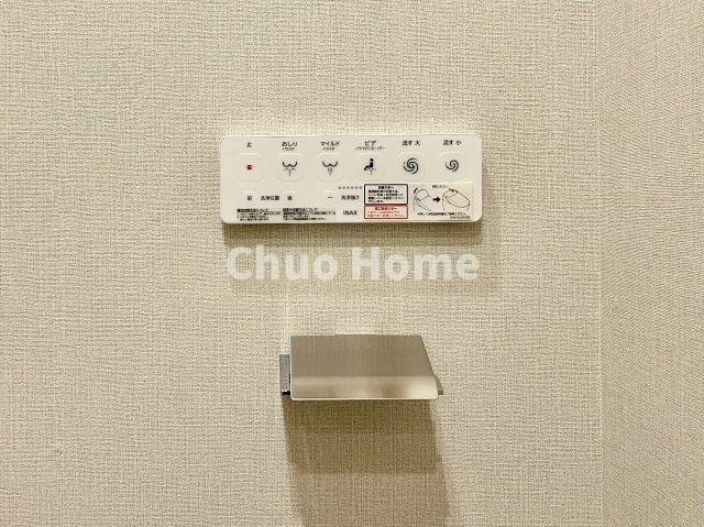 【ウォシュレット】清潔に使いたいお手洗いには最適な設備です。もちろんウォームレットも標準装備です。