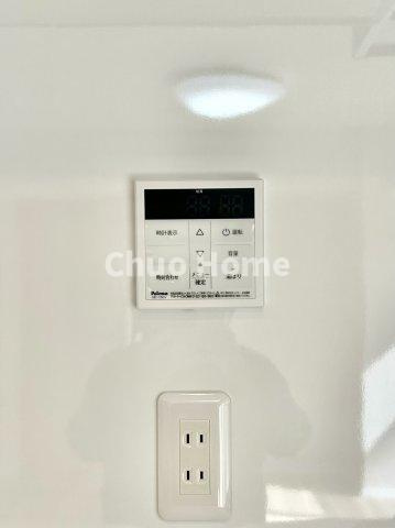 【給湯リモコン】外での一日を忘れさせてくれるオートバス機能でお好みの湯量・温度に調整された浴槽。
