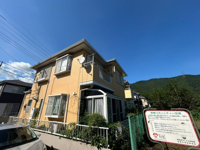 木造住宅とは土台、壁、柱など建築物の強度を支える構造体の材に木が使用されている構造を指します。構造体は建物の自重を支えるだけではなく風圧や水圧、積裁荷重などあらゆる衝撃に耐えるための基礎です。　