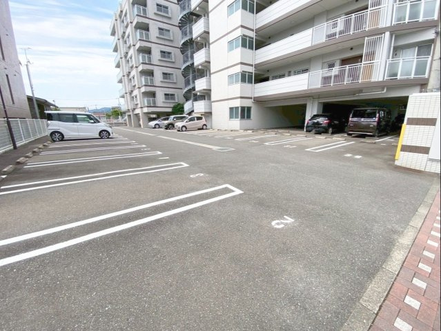駐車場使用料：5500円／月（1台）