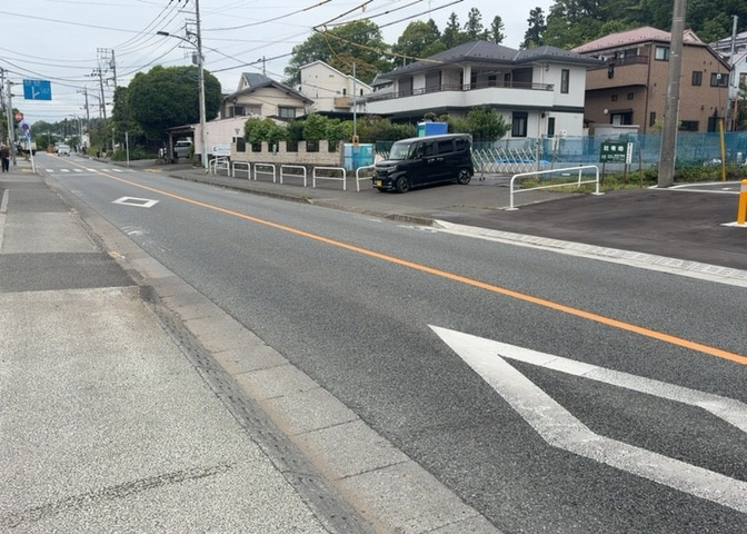 土地を買う際、住む地域の自治体や福祉の補助制度にも注目してみましょう。子供や老人の医療補助やゴミ出しのルールなど、自治体によってルールに大きな違いがあるため、暮らしやすい土地で判断するとよいでしょう。