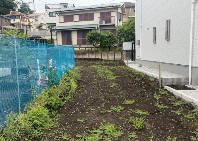 隣家の土地はどうなっているのか、生活利便施設が近くにあるのか、学校まで近いかなど、お客様のライフスタイルにあわせたイメージが重要です。また、近くにあると困る施設が近くにないかも確認するといいでしょう。
