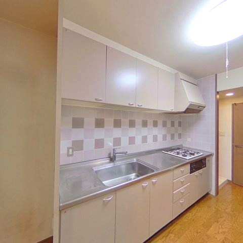 お部屋ににおいがつきにくい独立型キッチン。　収納力のあるシステムキッチンです♪