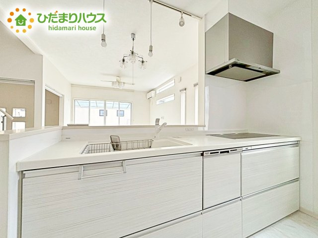 IHコンロ、食洗器付きのキッチンとなっております。