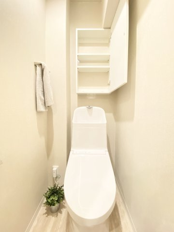 トイレ新規交換収納付きです♪