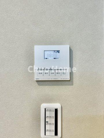 【浴室乾燥機】暖房・冷風・換気・乾燥が可能です。毎日を快適に過ごせるうれしい機能が揃っています。雨の日の洗濯物も安心です。