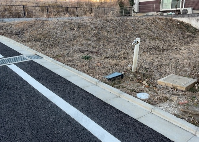 土地の形が極端に長細かったり、狭小地、あるいは道路との高低差がある傾斜地だった場合、後々売ろうとしても買い手がつかない場合もあります。後々、売却することになった時に価値の下がらない土地を選びましょう。