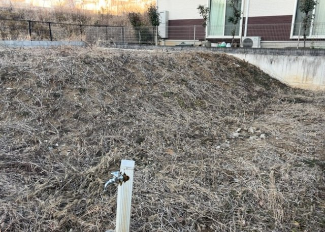 土地を買う際、住む地域の自治体や福祉の補助制度にも注目してみましょう。子供や老人の医療補助やゴミ出しのルールなど、自治体によってルールに大きな違いがあるため、暮らしやすい土地で判断するとよいでしょう。