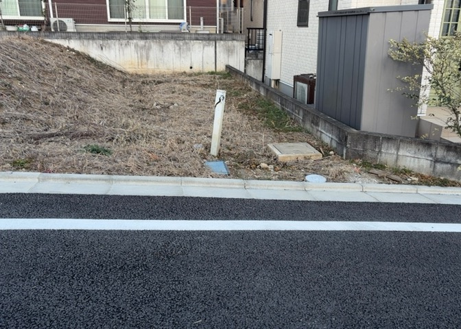 家を建てる前提で土地を探している場合、地盤の丈夫さは譲れない条件の一つです。地盤が脆弱だと追加工事が必要となります。また、過去に地盤沈下や液状化現象を起こした土地は、できるだけ避けた方がいいでしょう。