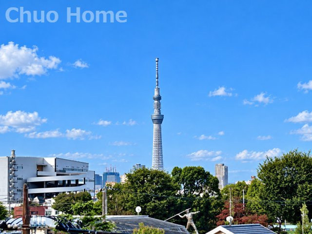 【エントランス】マンションのエントランスは、その物件の印象を決める、顔とも言える場所です。毎日通る場所ですからきれいなのが一番です。