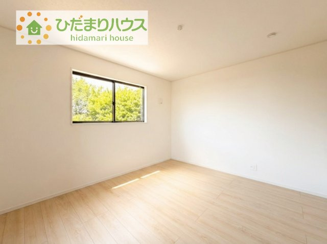 ゆとりのある主寝室！ご家族全員で寝れちゃいます♪