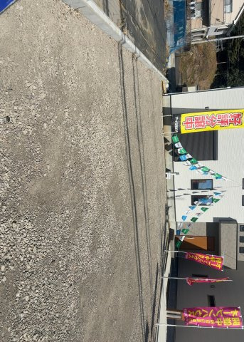 隣家の土地はどうなっているのか、生活利便施設が近くにあるのか、学校まで近いかなど、お客様のライフスタイルにあわせたイメージが重要です。また、近くにあると困る施設が近くにないかも確認するといいでしょう。