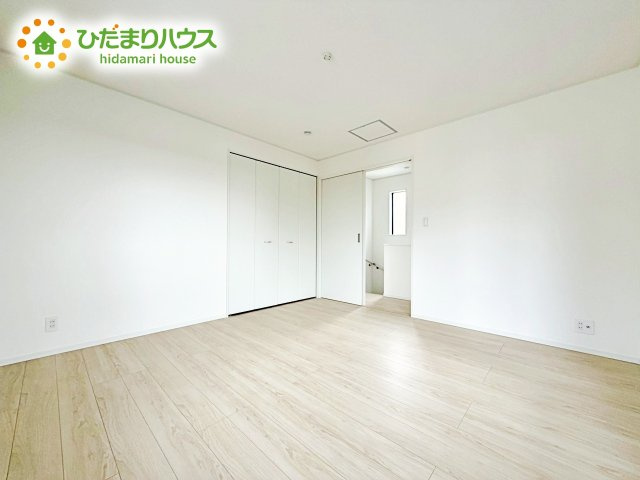 ベッドを置いても余裕の広さがあります。パソコンや趣味のスペースなどインテリアを考えるのも楽しみですね！