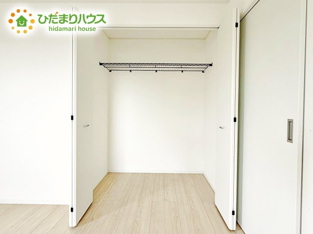 クローゼットには、衣類や日用品などを整理整頓して収納できますね！