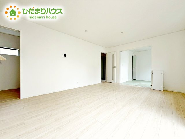 おもちゃを広げてもゆとりのあるリビングは、お子様の成長を見守っていく、大切な空間です♪