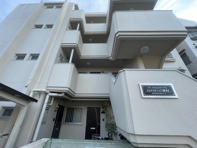 外観はマンション管理がされているかの目安になります。築年数が古いと、壁面は劣化してひび割れが生じることも！建物が古びていても細かいところが修繕されていると、きちんと管理されているなぁと感じるでしょう。