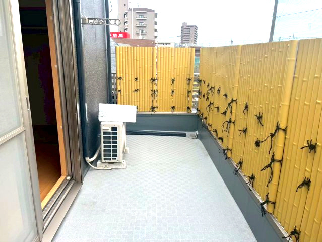 外からの目が気にならないバルコニーで洗濯物が干せます