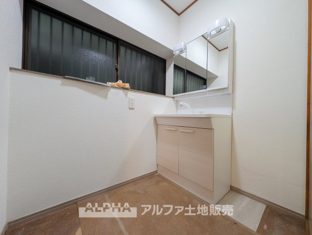 【Laundry　space】　◆ランドリースペース◆洗濯から乾燥までを効率よくこなせる家事空間。浴室換気乾燥機を備えており、外干しが難しい日でも快適に洗濯物を乾かせます。