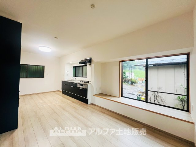 【Gathering　Place】　◆人を招きたくなる◆　友人とのホームパーティーや、ご親族との食事会など、大切な人と過ごす時間をより心地よく演出するリビングです。