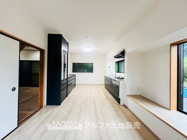 【Life　Stage】　◆暮らしに寄り添う◆　小さなお子様の遊び場から、成長後の学習スペース、ご夫婦のくつろぎの場まで、ライフステージに合わせて活用できます。