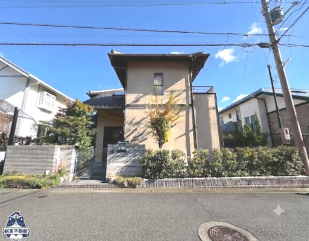 閑静な住宅街で叶えるゆとりある暮らしが魅力の物件です。利便性と住環境のバランスが良く、リノベーションにも最適。今なら福重不動産2大キャンペーン実施中です！