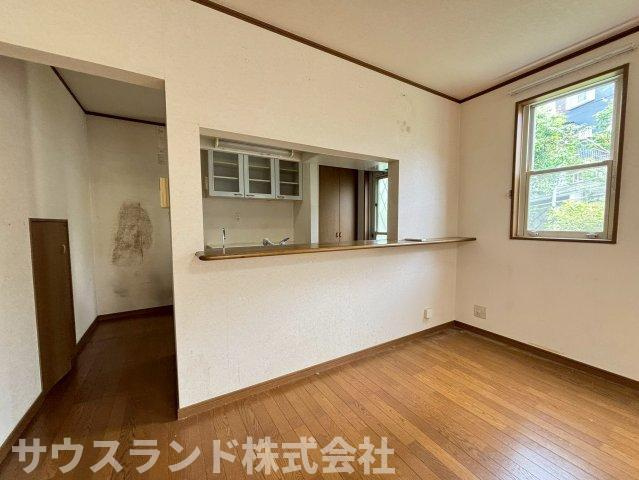 カウンターチェアを置いて、自宅でカフェやバー気分を楽しむこともできます。