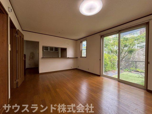 穏やかな光が明るく爽やかにリビングルームを包みます。