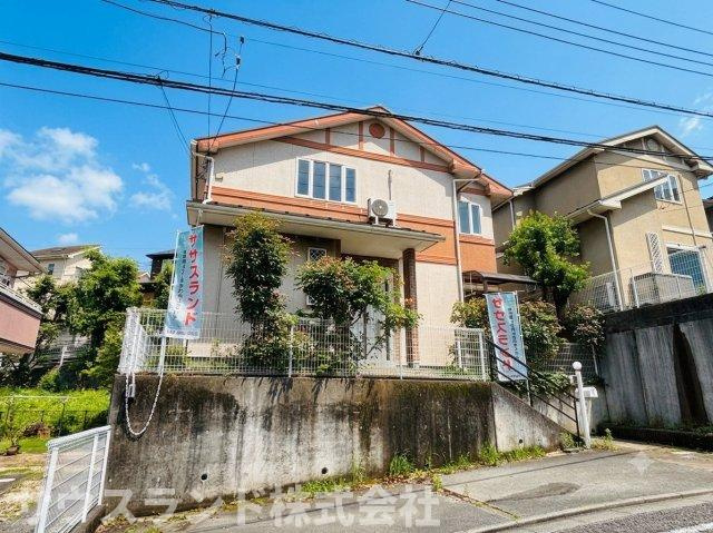 良好な住環境を守る、第一種低層住居専用地域に立地。自然と優れた都市機能を享受する魅力あふれる住環境。