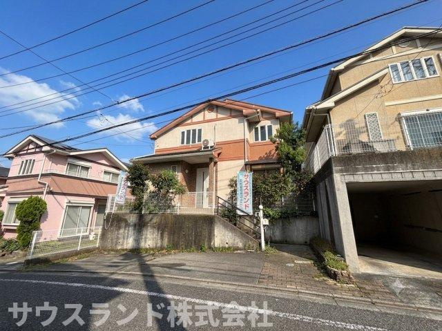 どこか心が落ち着く現地。都会の派手さはありませんが、自然と共に暮らせる落ち着いた街並みが印象的です。