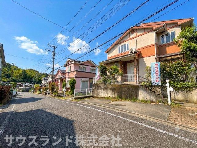 南西側が幅員6ｍ道路に面しており、開放感・陽当たり良好です。