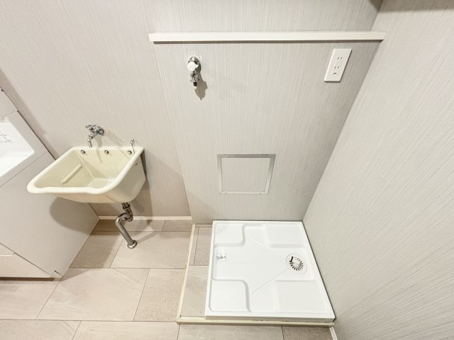 洗濯機置場の周辺も広く設計されています！水回りはコンパクトな設計の物件も多い為、ゆとりある洗面空間が希望の方にピッタリです！