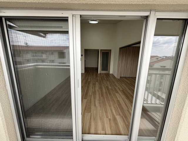 窓サッシは大規模修繕工事にてペアガラスサッシに更新済です！