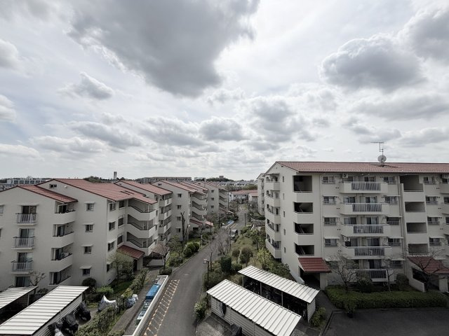 南側の眺望です！エステート落合は屋根が赤色っぽくなっており、上からみた時の景観が素敵です！