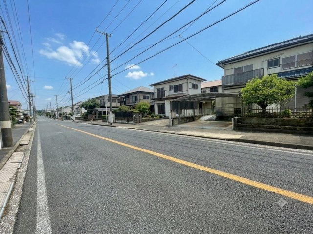 広さと静けさを兼ね備えた前面道路　