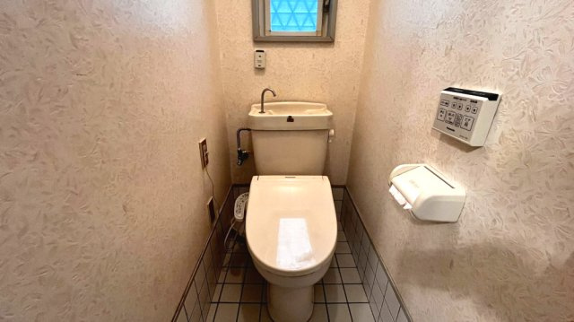 温水洗浄便座付きトイレです。