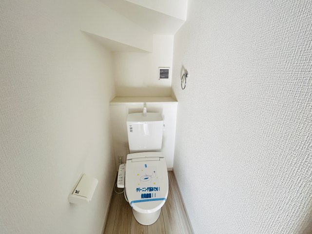 現地写真　節水タイプのウォシュレット付きトイレ、水道料節約に一役買います！       　