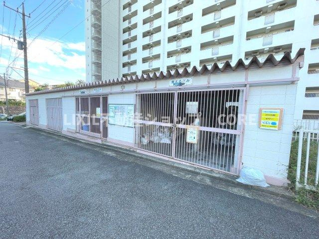 共有部分は、住民なら誰もが使える設備のこと。例えば廊下・外部階段やエントランス・ゴミ置き場などがあります。