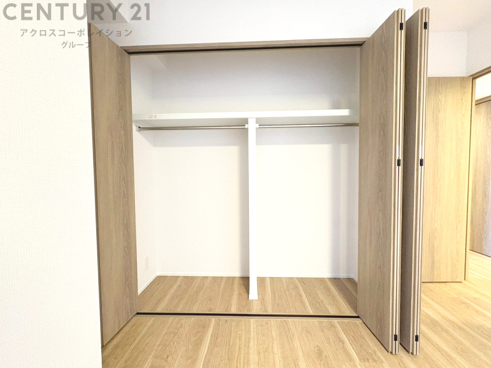 衣類やアクセサリー、小物類の収納が便利で整理整頓がしやすく、部屋の美観を保ちつつ、スペースを最大限に活用できます。衣服のしわやダメージを防ぎ、長持ちさせることができます。