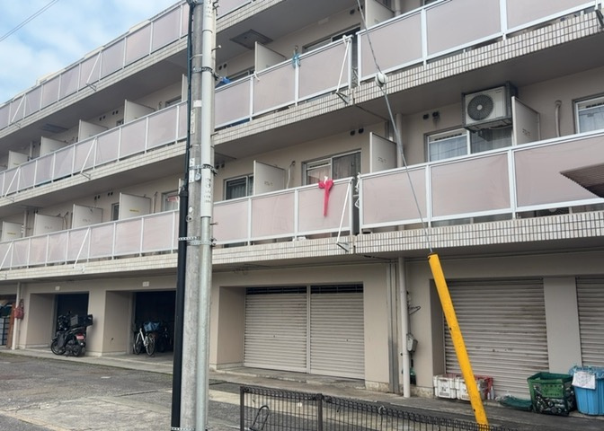 ＲＣ造、Reinforced　Concreteは直訳すると補強されたコンクリートです。主に柱や梁・床・壁が鉄筋とコンクリートで構成おり、鉄筋を組んだ型枠にコンクリートを流し込んで固めたものを指します。