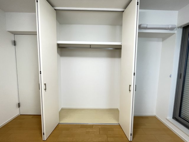 大容量のクローゼットは、衣装持ちの方でも安心。　