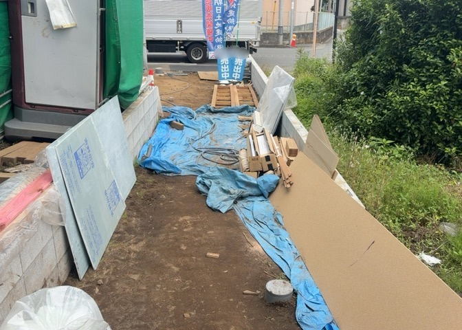庭があることでガーデニングや家庭菜園はもちろん、こどもの遊び場やペットを放して遊ぶことができます。また、家の周囲に余裕があるということです。隣地との間があれば、十分な日当たりと、風通しが確保できます。