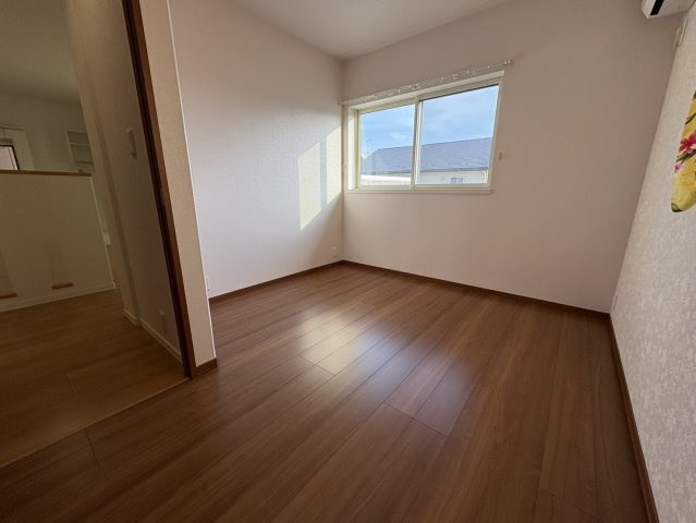明るい洋室です