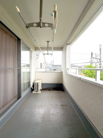 インナーバルコニーになります♪急な雨でもご安心してお洗濯を干していただけます♪