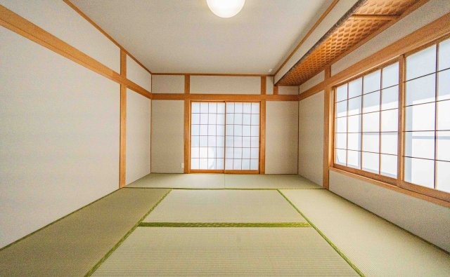 二面採光で明るい和室です