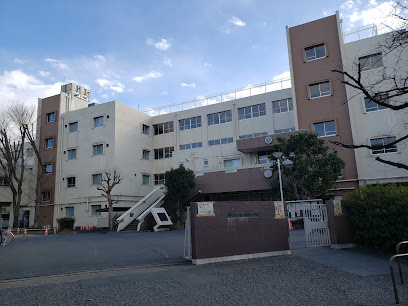 市立南白糸台小学校まで徒歩2分